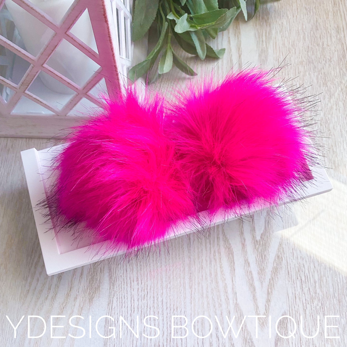 Neon Pink Pom Piggies