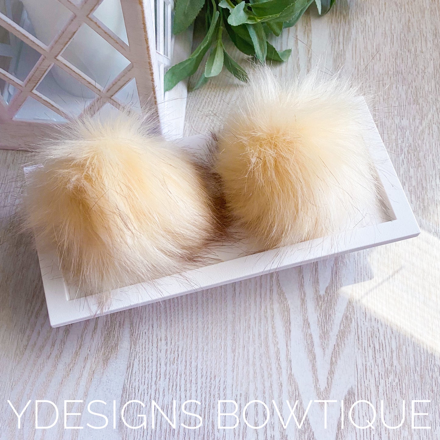 Cream Pom Piggies