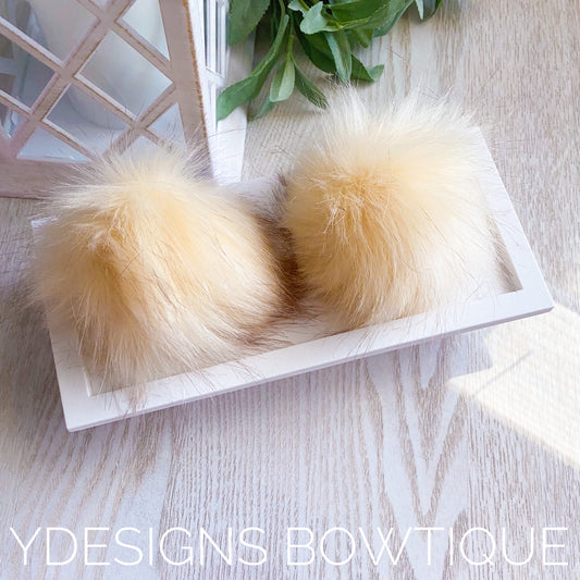 Cream Pom Piggies